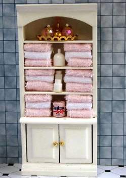 Mb0223 - Bathroom shelves with pink towels