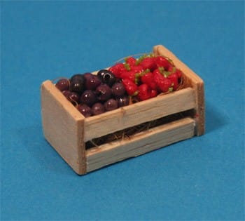 Tc1890 - Box with strawberries and blueberries
