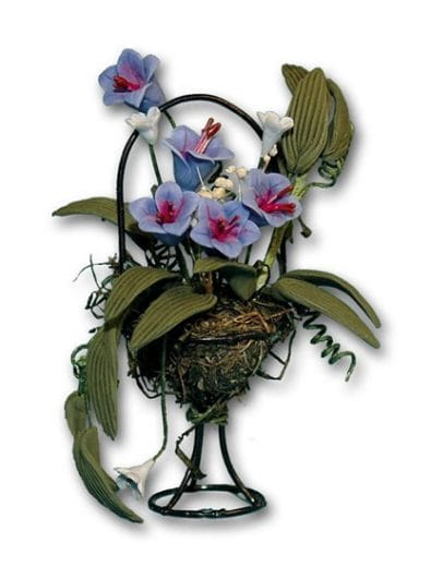 Ch36166 - Planter with flowers