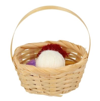 Tc2524 - Basket with balls of wool
