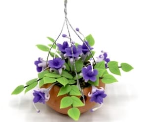 Tc0551 - Hanging pot with purple flowers