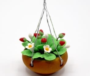 Tc0582 - Hanging flowerpot with strawberrys