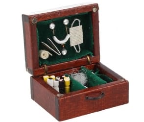 Tc1899 - Caja con accesorios médicos