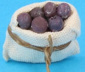 Tc2618 - Sack with plums