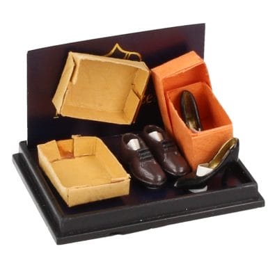 Re14478 - Shoe box with shoes