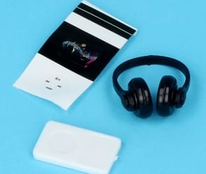 Tc0281 - Miniature music player and headphones 