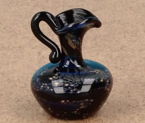 Tc1221 - Pichet à décoration noir 