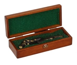 Sb0032 - Box with pistols