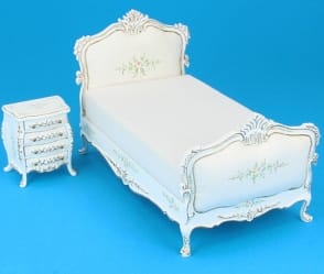 Cj0086 - Bed and nightstand