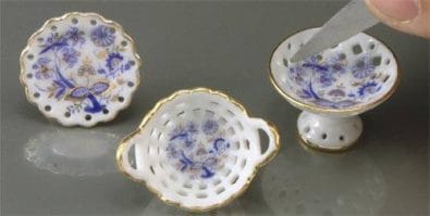 Re14348 - Trois pièces de porcelaine