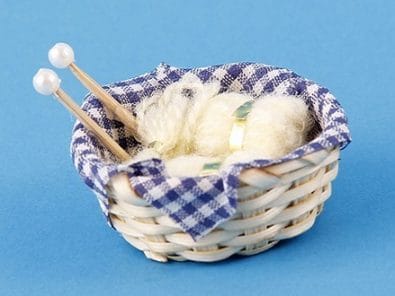 Tc1477 - Basket with wool balls